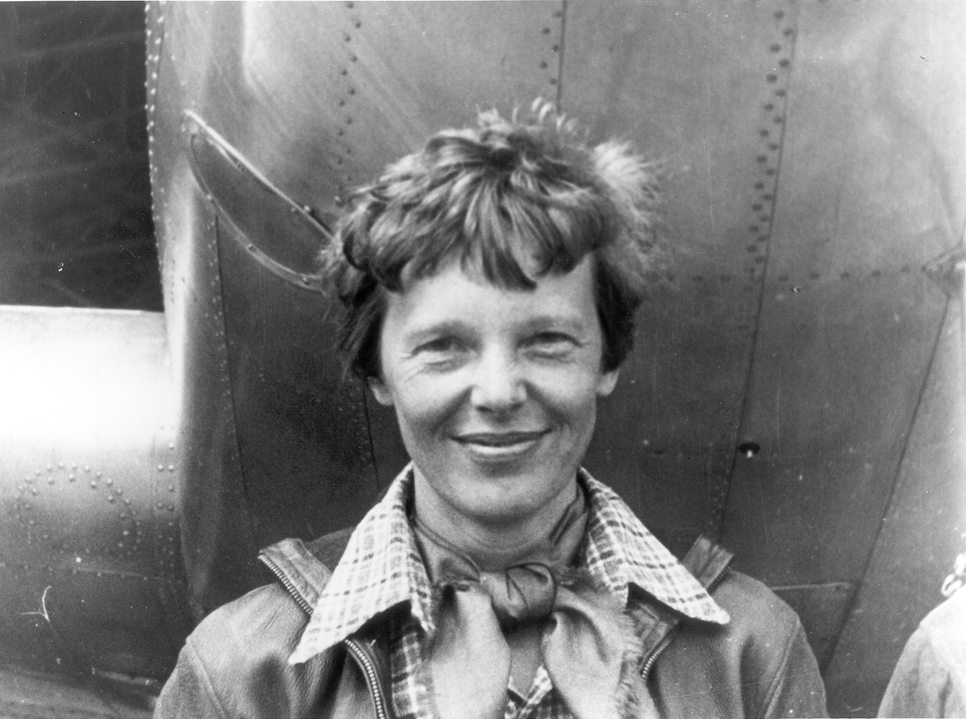 Amelia_Earhart_standing_under_nose_of_her_Lockheed_Model_10-E_Electra,_small Amelia Earhart