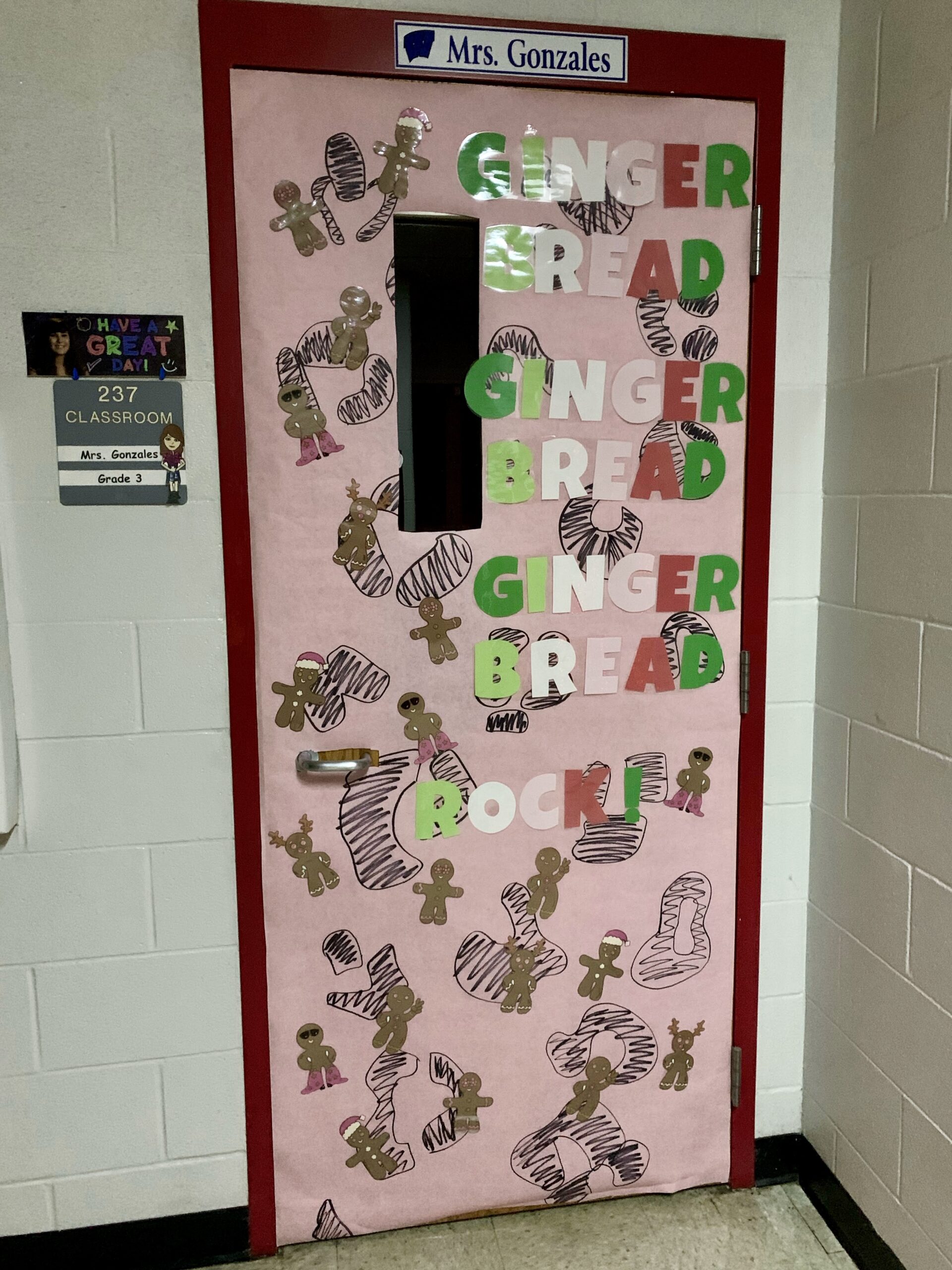 door-decor classroom door with gingerbread decorations