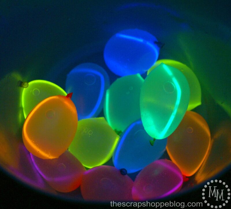 glow-in-the-dark-balloon water balloons with glow sticks inside to make them glow